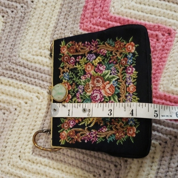 Beautiful vintage hand stitch mini purse - Picture 11 of 15